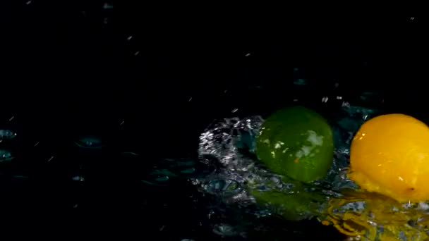 Lime Och Citroncitrus Vattenstänk — Stockvideo