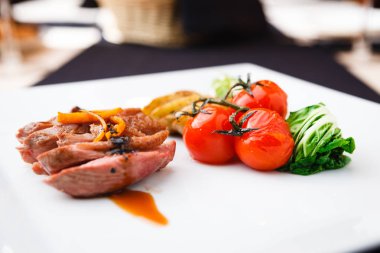 armut ile kızarmış ördek