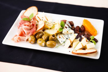 Şaraplar için aperatifler seçimi