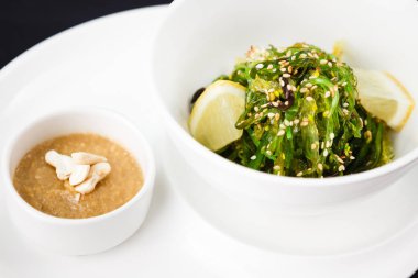 Yosun Salata bir sos ile