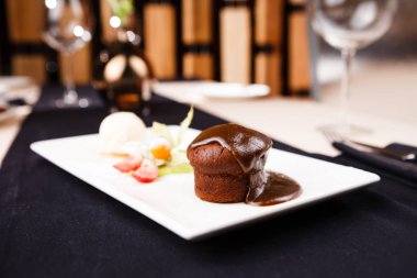 Dattels ile yapışkan şekerleme