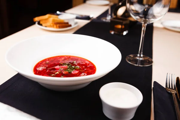 Klasická červená řepa polévka — Stock fotografie