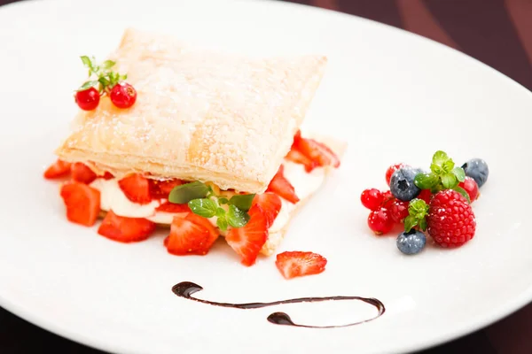 Sweet strudel with peach — Stock Photo, Image