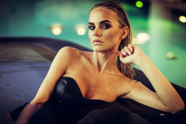 Ontspanning Spa Concept Portret Van Een Sexy Modieuze Dame Een — Stockfoto