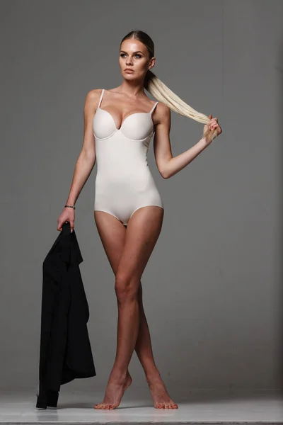 Fashion Lingerie Concept Mooie Blonde Dame Portret Sexy Naakt Kleur — Stockfoto