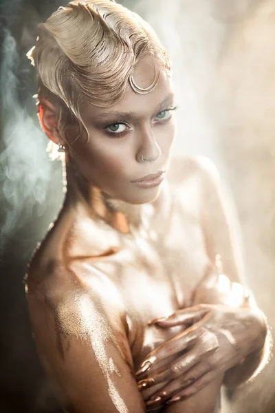 Schoonheidsportret Van Jong Aantrekkelijk Modemodel Met Kort Nat Blond Haar — Stockfoto