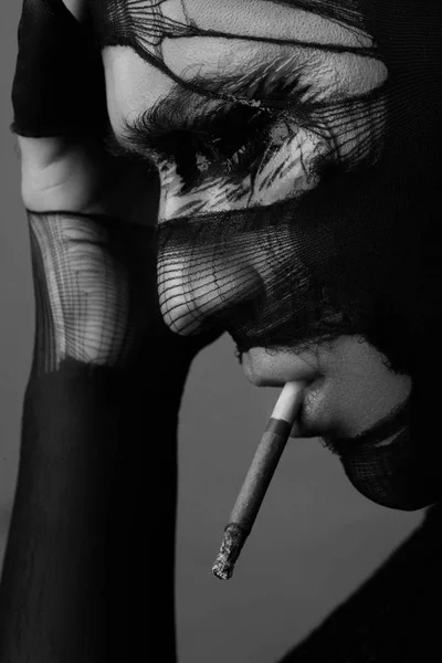 Крупный Студийный Портрет Человека Лицо Модели Частично Покрыто Чулками — стоковое фото