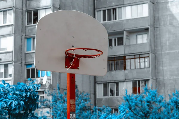 Basketball Ring Isolated Metal Mesh House Background Urban View Sport — Stock Photo, Image