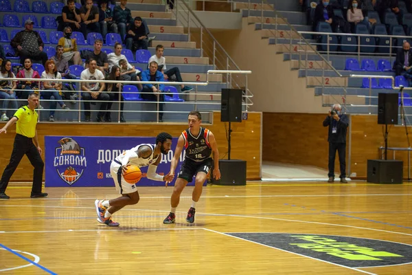 Süper Lig Pari Maçı Basketbol Turnuvası Takımları Arasında Kharkivski Sokoly — Stok fotoğraf