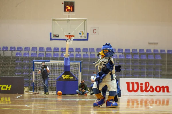 スーパーリーグパリチーム間のバスケットボールトーナメント ハリコフスキーソコリー チェルカスキマヴピー スポーツの宮殿で Lokomotiv — ストック写真