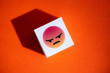 Facebook Messenger'dan Öfke Emojisi