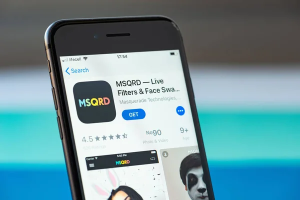 Приложение MSQRD на экране Apple iPhone 8 — стоковое фото