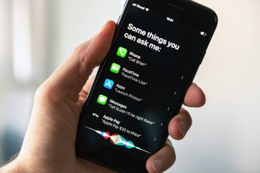Apple iphone 8'de Siri Asistan Uygulaması