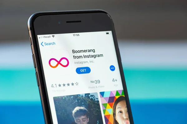 Applicazione Boomerang sullo schermo di Apple iPhone 8 — Foto Stock