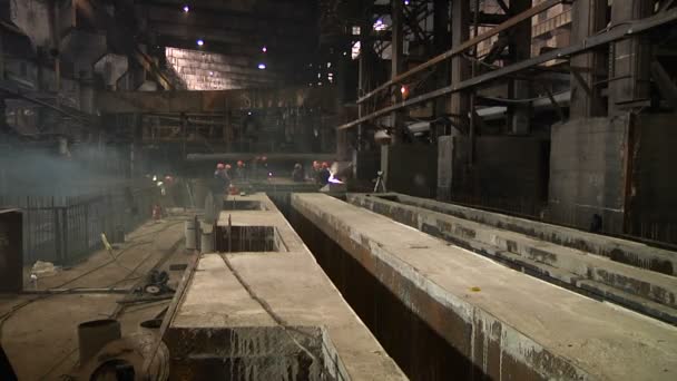 鉱石ドレッシング工場の溶接灯と修理工事 — ストック動画
