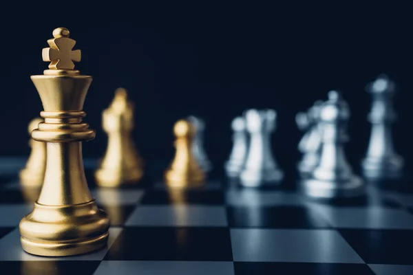 Satranç masası oyun stratejisi veya liderlik konsepti.