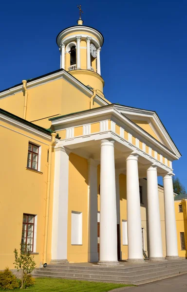 在俄罗斯圣彼得堡附近的巴甫洛夫斯克 圣玛丽拉那东正教教堂 — 图库照片