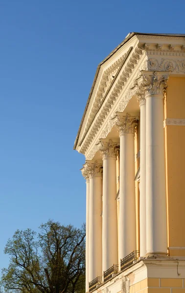 Palast Pavlovsk Bei Sonnigem Frühlingsabend Der Nähe Von Petersburg Russland — Stockfoto