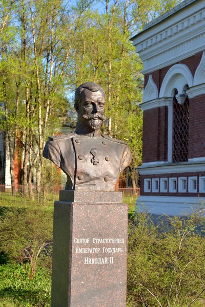 Monument van Nicholas Ii in de stad van Pavlovsk. — Stockfoto