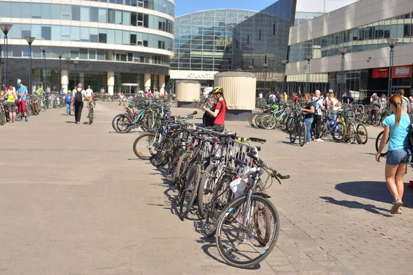 Petersburg Ryssland Maj 2018 Parkerade Cyklar Ort Gata Solig Vårdag — Stockfoto