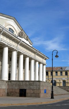 St. Petersburg, Rusya Federasyonu Vasilievsky adasında tükürmek mimari topluluğu merkezi yapısını Exchange yapıdır.