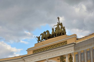 Saint Petersburg, Rusya Genelkurmay kemer üzerinde zafer savaş arabası.