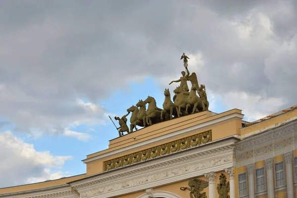 Łuk Triumfalny Rydwan Arch Sztabu Generalnego Sankt Petersburg Federacja Rosyjska — Zdjęcie stockowe