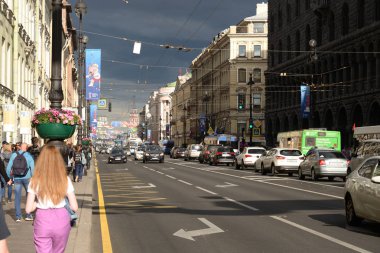 St.Petersburg, Rusya Federasyonu - 12 Haziran 2018: Nevsky Prospekt'e St.Petersburg ana cadde yaz gün görünümü.