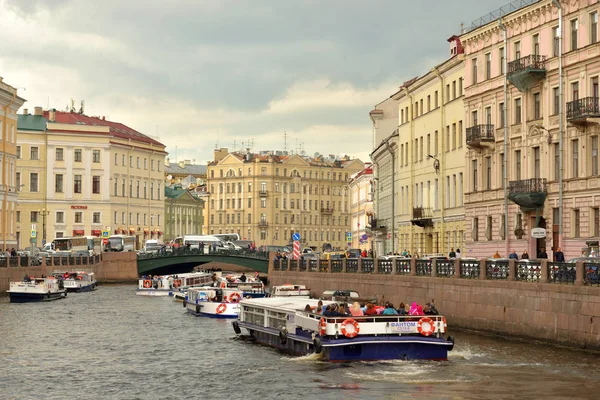 Petersburg Federacja Rosyjska Czerwca 2018 Łodzie Rzece Mojka Centrum Sankt — Zdjęcie stockowe