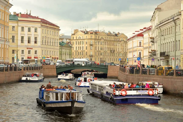 Petersburg Ryssland Juni 2018 Fritidsbåtar Vid Floden Moika Centrum Petersburg — Stockfoto