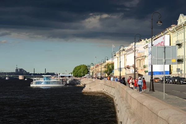 圣彼得堡 俄罗斯 2018年6月12日 英国在圣彼得堡历史中心的路堤 沿着伟大的非的左岸 — 图库照片