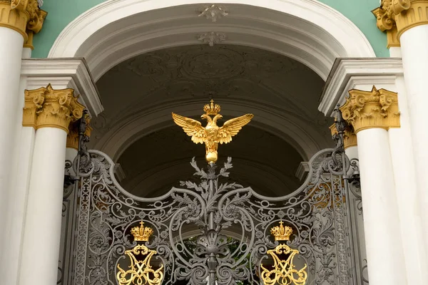 Фрагмент Здания Зимнего Дворца Санкт Петербурге — стоковое фото