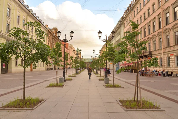サンクトペテルブルク ロシア連邦 2018 マラヤ Konyushennaya サンクトペテルブルクの中央地区の通り ネフスキー大通りにスウェーデンのレーンから渡す — ストック写真