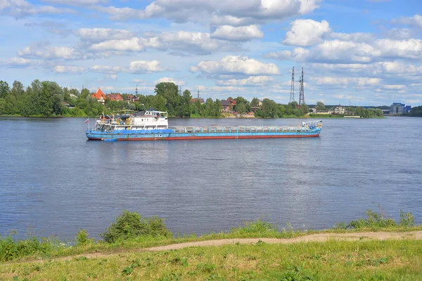 Cargo Fartyget Floden Neva Utkanten Petersburg Sommardag Ryssland — Stockfoto