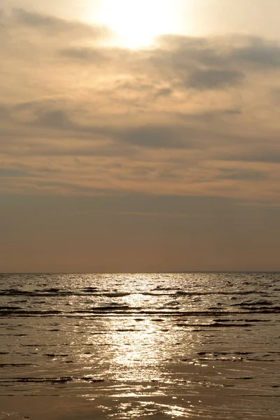 Puesta Sol Nubosa Sobre Golfo Finlandia Del Mar Báltico —  Fotos de Stock