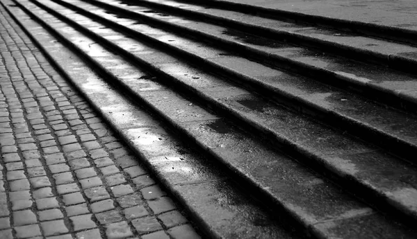 Escalera Con Escalones Granito Después Lluvia Blanco Negro — Foto de Stock