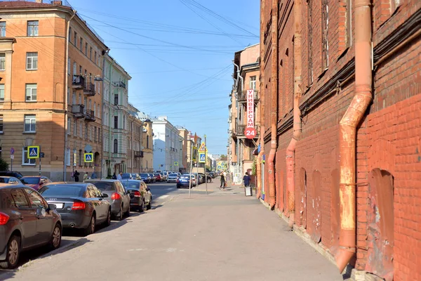 俄罗斯圣彼得堡 2018年8月24日 圣彼得堡历史中心的街道在夏日晴朗的日子 — 图库照片