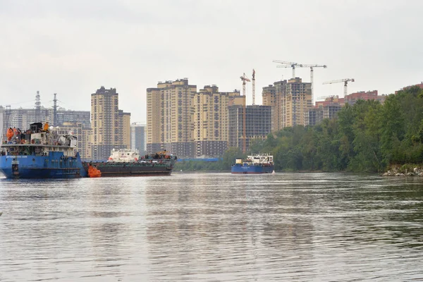 Utsikt Över Floden Neva Utkanten Petersburg Moln Dag Ryssland — Stockfoto