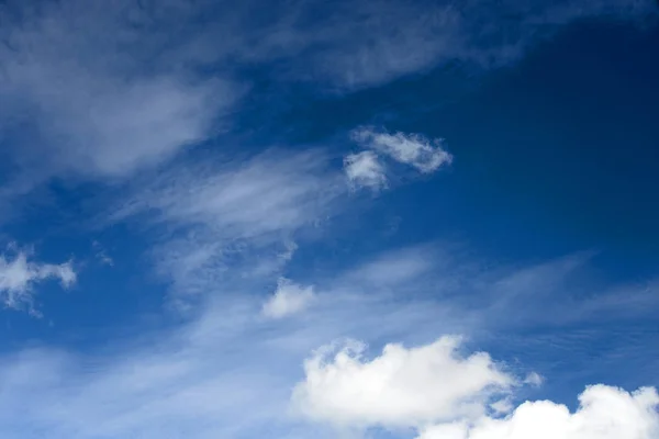 Langit Biru Dan Awan Dapat Digunakan Sebagai Latar Belakang — Stok Foto