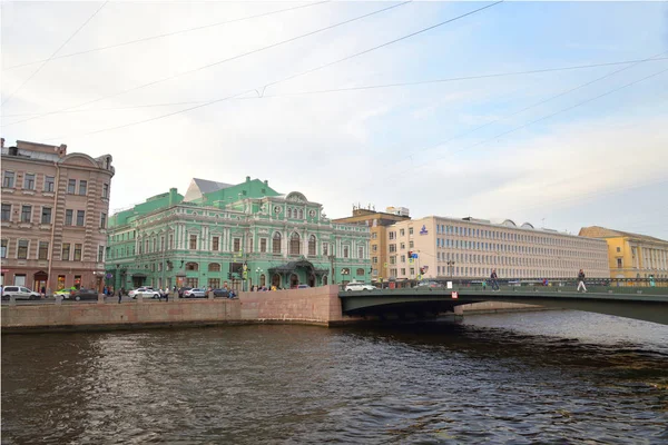 Embankment do canal de Fontanka em São Petersburgo . — Fotografia de Stock