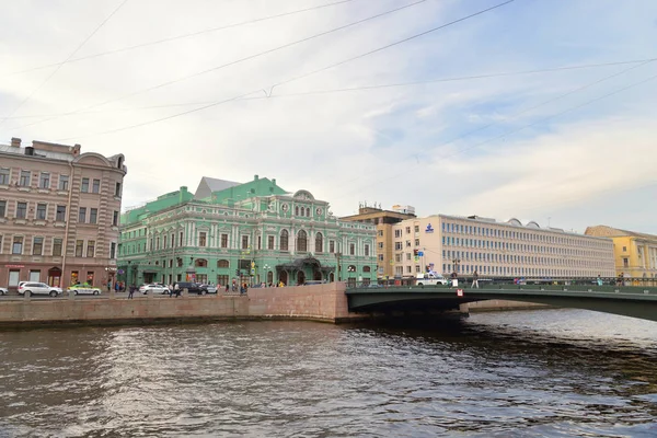 サンクトペテルブルク ロシア連邦 2018 サンクトペテルブルクのネヴァ川のデルタのチャネルのフォンタンカ川堤防 — ストック写真
