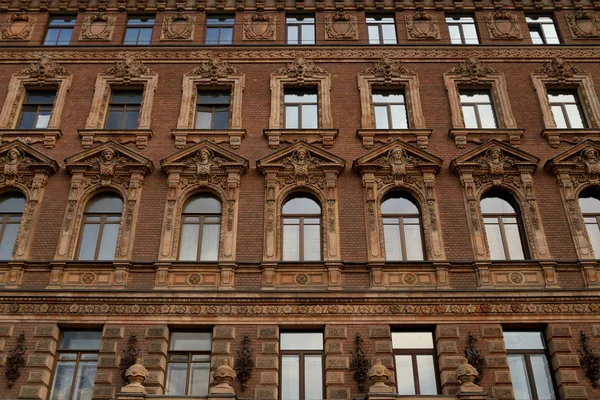 俄罗斯圣彼得堡 2018年9月11日 俄罗斯圣彼得堡历史中心旧建筑的碎片门面 — 图库照片