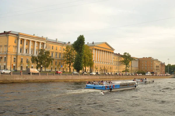 サンクトペテルブルク ロシア連邦 2018 フォンタンカはサンクトペテルブルクのネヴァ川のデルタのチャネルの川 川の長さは — ストック写真