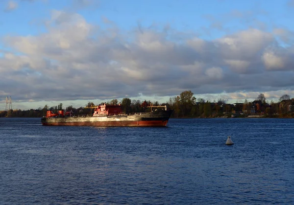 Teherszállító Hajó Néva Folyó Budapest Határában Este Oroszország — Stock Fotó