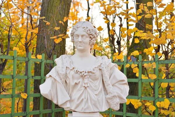 Maria Casimira heykeli Polonya ve yaz bahçesinde Litvanya Jan Sobieski Grandük kralı eşi de sonbahar akşam Saint Petersburg, Rusya olduğunu.