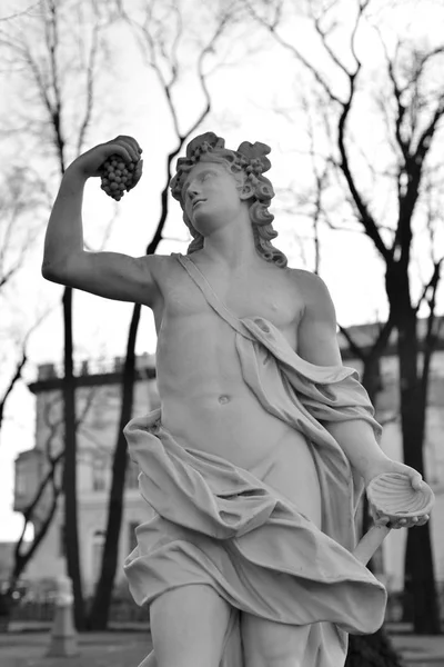 Statue Dieu Bacchus Dans Jardin Été Soirée Automne Saint Pétersbourg — Photo