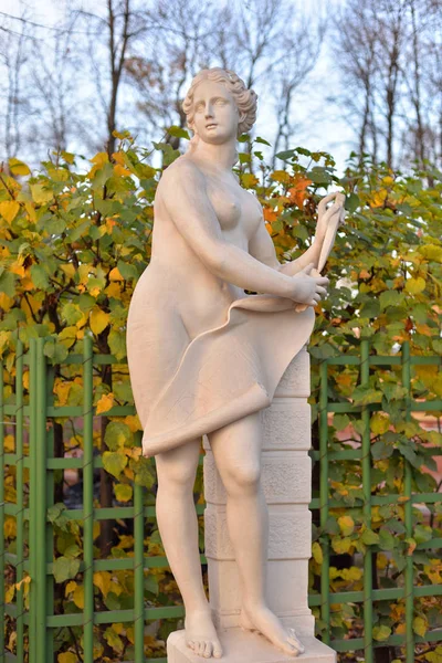 Statue Der Allegorie Der Architektur Sommergarten Herbstabend Petersburg Russland Mythologischer — Stockfoto