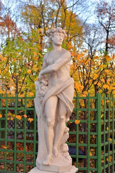 Statue Dieu Vertumnus Dans Jardin Été Soirée Automne Saint Pétersbourg — Photo