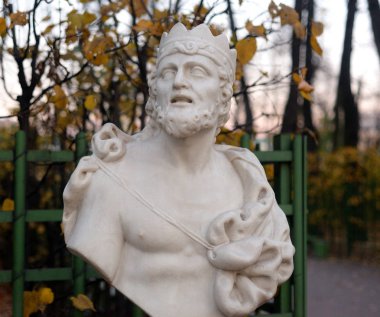 Kral Midas yaz bahçesinde heykeli akşam, St.Petersburg, Rusya Federasyonu.