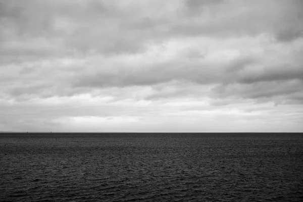 Nuage Sombre Dessus Golfe Finlande Mer Baltique Russie Noir Blanc — Photo